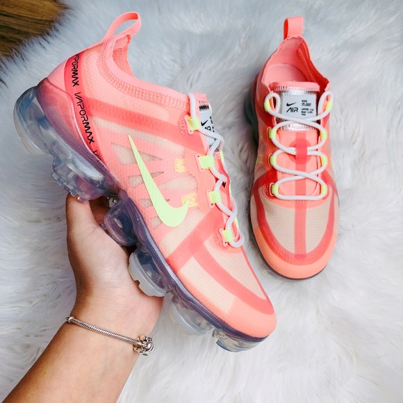 vapormax pink tint